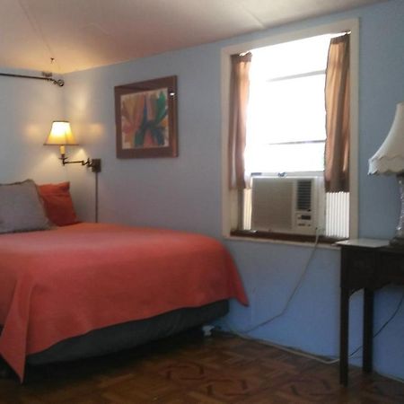 1 Beige Cozy Bungalow Or 1 White Cozy Efficiency Cottage In Titusville Extérieur photo