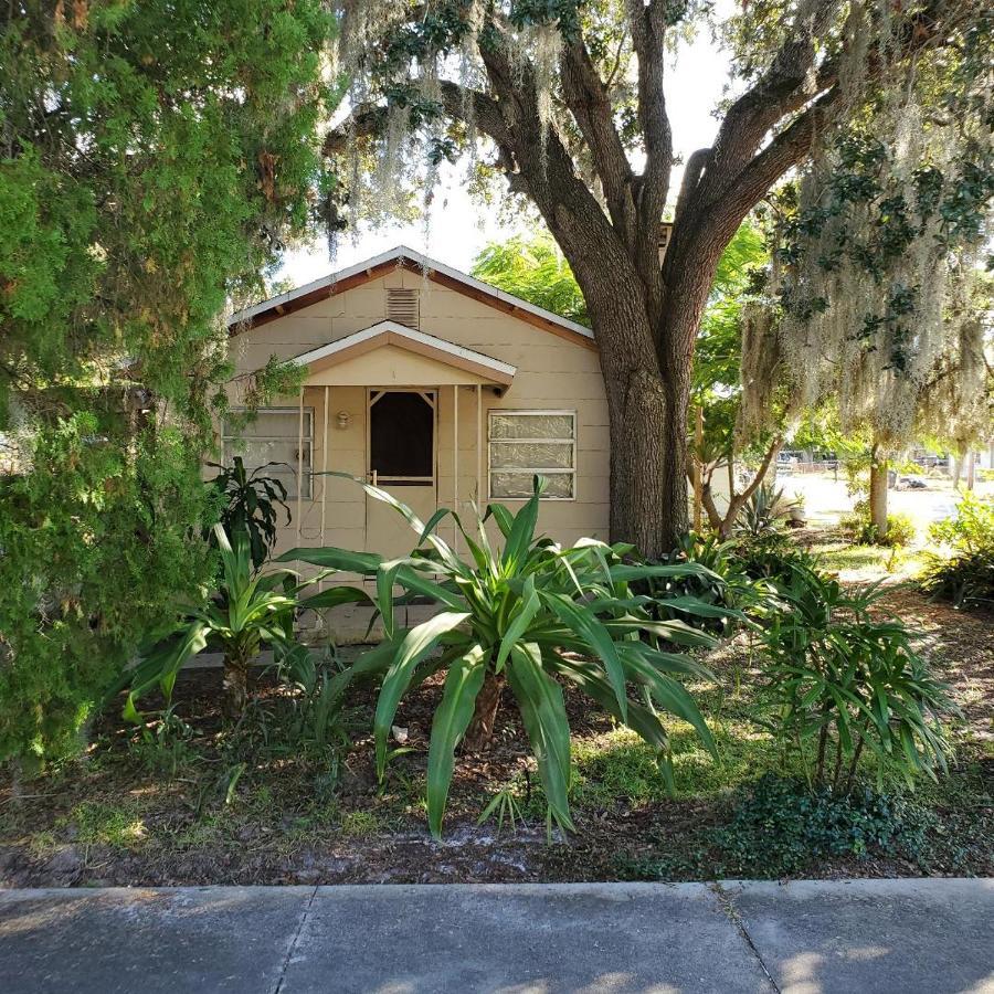 1 Beige Cozy Bungalow Or 1 White Cozy Efficiency Cottage In Titusville Extérieur photo