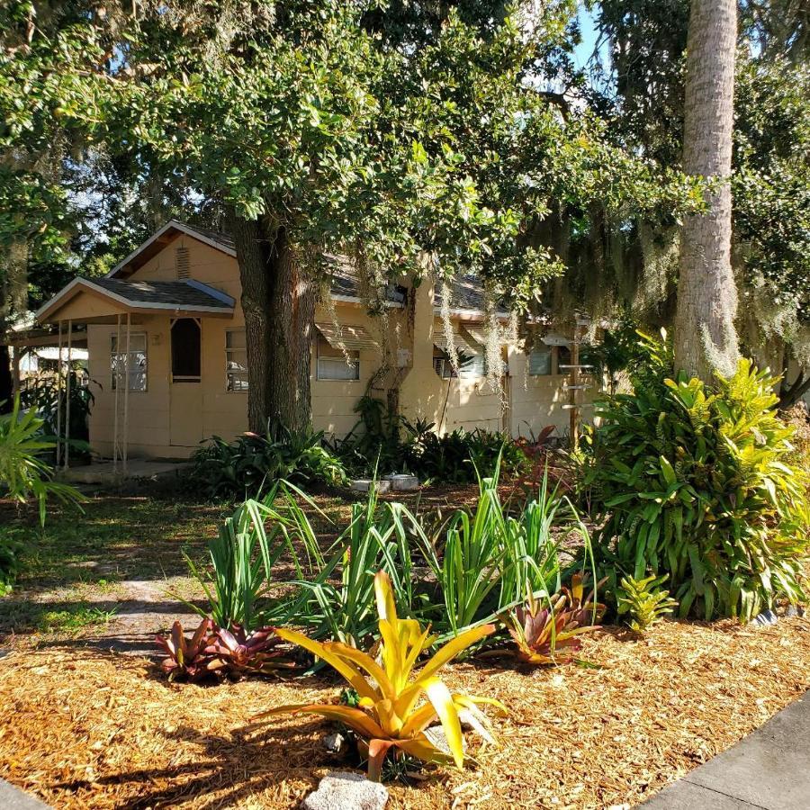 1 Beige Cozy Bungalow Or 1 White Cozy Efficiency Cottage In Titusville Extérieur photo
