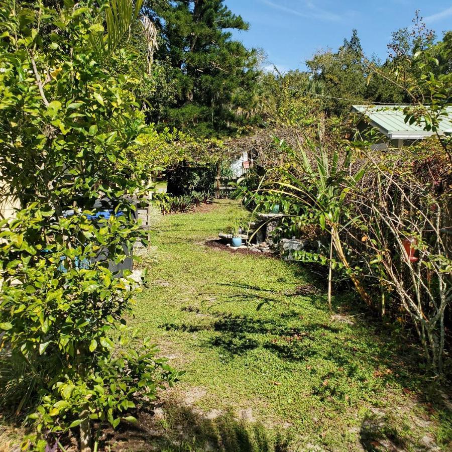 1 Beige Cozy Bungalow Or 1 White Cozy Efficiency Cottage In Titusville Extérieur photo