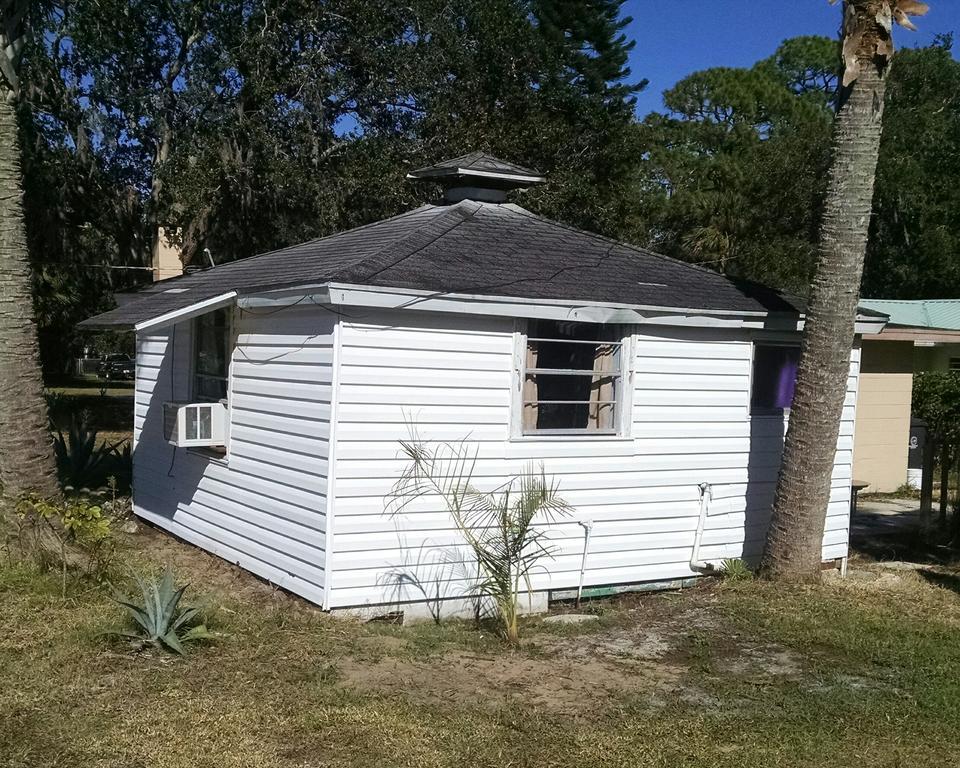 1 Beige Cozy Bungalow Or 1 White Cozy Efficiency Cottage In Titusville Extérieur photo
