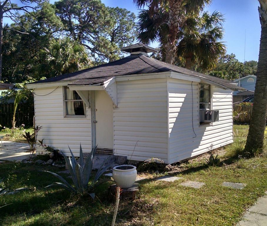 1 Beige Cozy Bungalow Or 1 White Cozy Efficiency Cottage In Titusville Extérieur photo