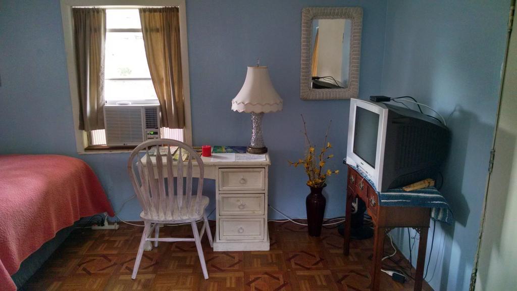 1 Beige Cozy Bungalow Or 1 White Cozy Efficiency Cottage In Titusville Extérieur photo