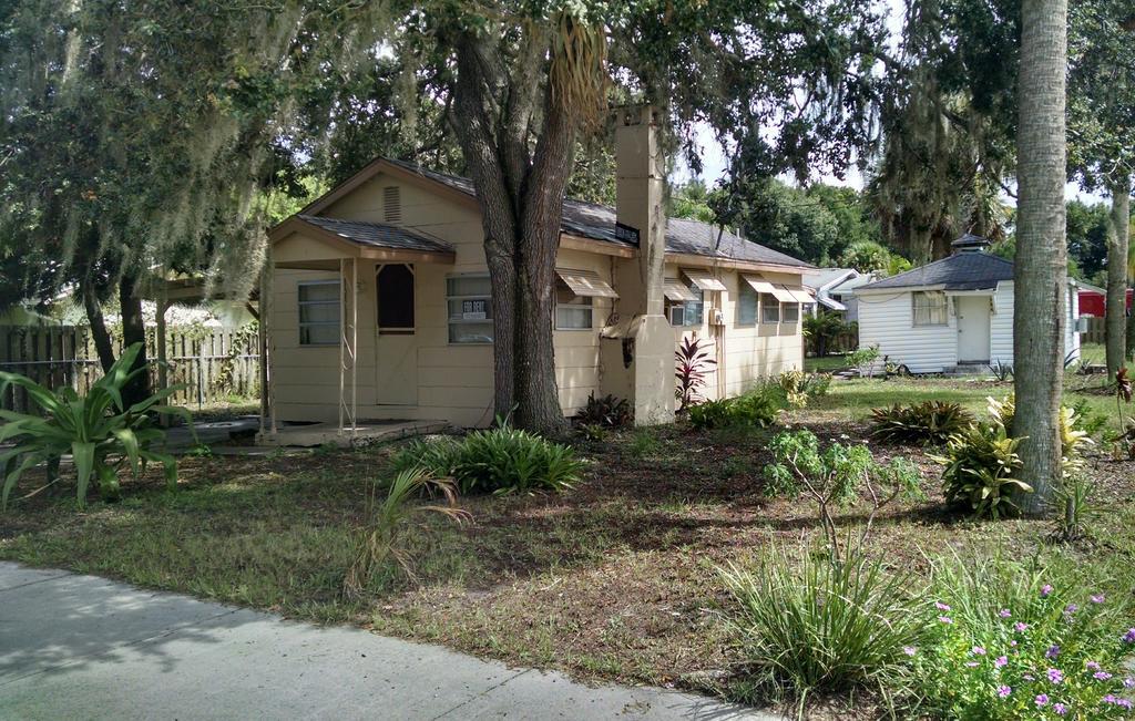 1 Beige Cozy Bungalow Or 1 White Cozy Efficiency Cottage In Titusville Extérieur photo