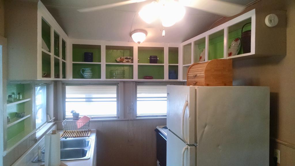 1 Beige Cozy Bungalow Or 1 White Cozy Efficiency Cottage In Titusville Extérieur photo