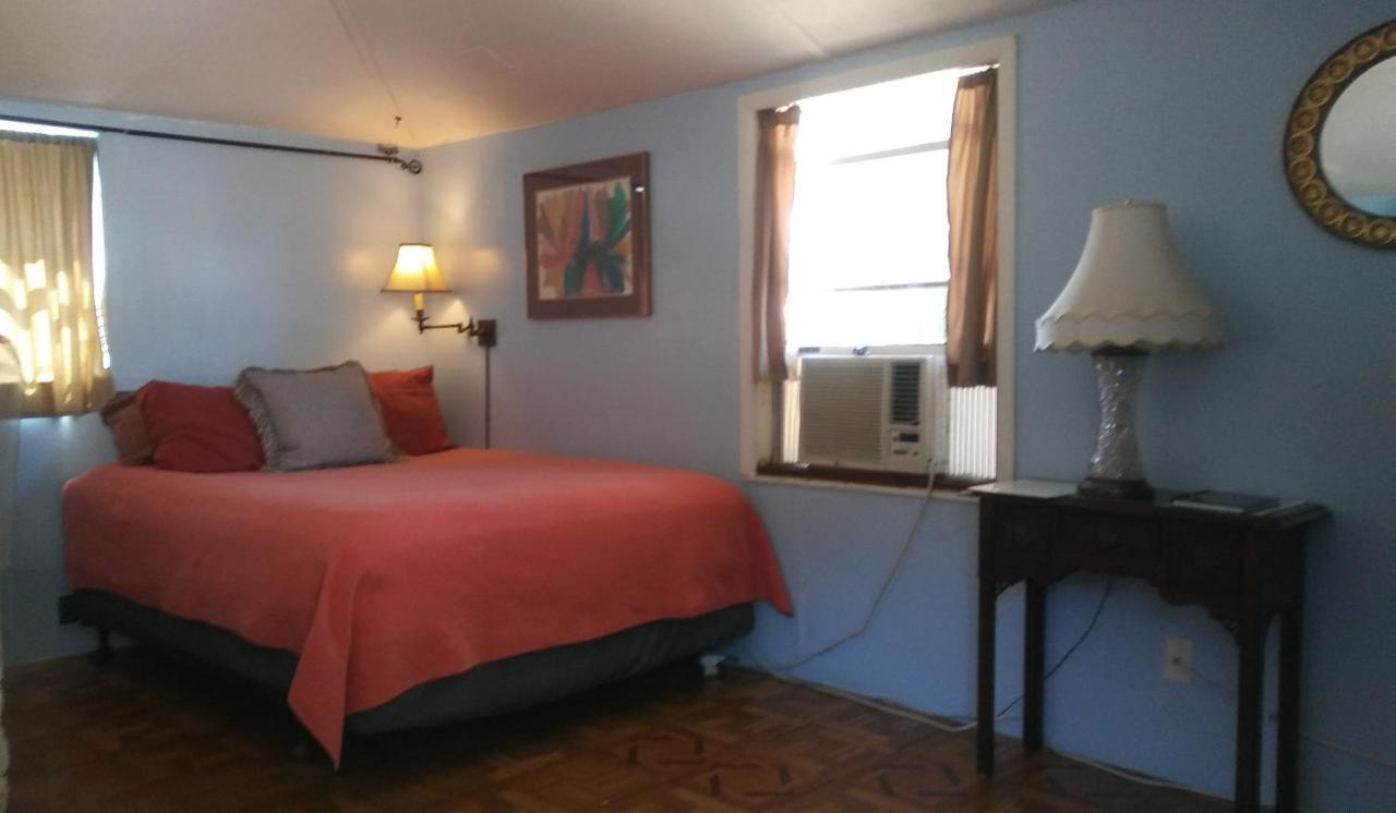 1 Beige Cozy Bungalow Or 1 White Cozy Efficiency Cottage In Titusville Extérieur photo