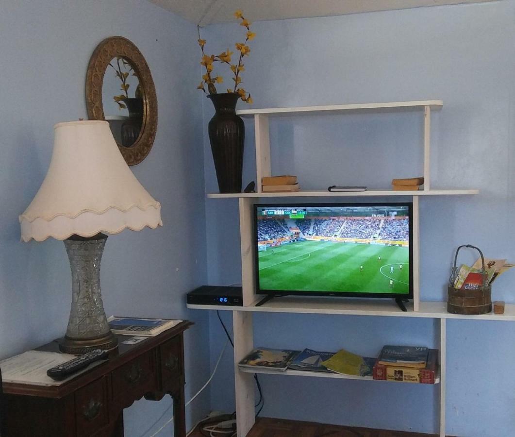 1 Beige Cozy Bungalow Or 1 White Cozy Efficiency Cottage In Titusville Extérieur photo